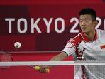 pebulu-tangkis-tiongkok-chen-long-melepaskan-tembakan-ke-gawang-anthony-ginting.jpg