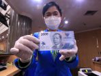 pecahan-uang-rupiah-baru-di-bankaltimtara-samarinda_20220908_062741.jpg