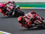 pecco-bagnaia-dan-aleix-espargaro-berkendara-selama-sesi-latihan-bebas-ke-2.jpg