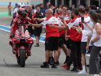 pecco-bagnaia-juara-motogp-spanyol-kalahkan-duet-ktm_20230501_060241.jpg
