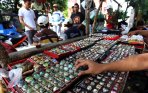 pedagang-batu-akik-makin-marak_20141208_170127.jpg