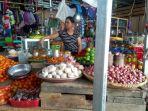pedagang-bawang-putih-di-pasar-induk-masomba-palu.jpg