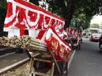 pedagang-bendera-dan-umbul-umbul-jelang-hut-kemerdekaan-ri-ke-77_20220730_031525.jpg