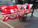pedagang-bendera-menggunakan-gerobak_20220727_104927.jpg