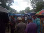 pedagang-di-masjid-al-markaz-maros_20170609_125647.jpg