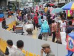 pedagang-kaki-lima-st-tanah-abang_20180105_120608.jpg