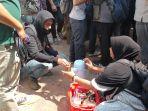 pedagang-kopi-di-unjuk-rasa.jpg