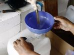 pedagang-minyak-goreng-curah-pasar-sumber-artha-bekasi_20220808_210027.jpg