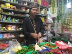 pedagang-pakai-acuk-sunda_20160113_160731.jpg<pf>pedagang-pakai-acuk-sunda_20160113_161104.jpg<pf>pedagang-pakai-acuk-sunda_20160113_160832.jpg