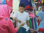 pedagang-pakaian-raup-untung-puluhan-juta-jelang-lebaran_20150706_233603.jpg