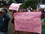 pedagang-pasar-aksara-medan-demo_20160725_110103.jpg