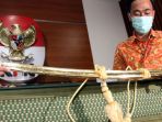 pedang-hadiah-raja-salman_20170316_144048.jpg