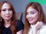 pedangdut-irma-darmawangsa-dan-penyanyi-pop-roseeta.jpg