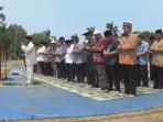 pegawai-pemprov-babel-gelar-salat-istisqa-meminta-hujan_20150926_153525.jpg