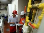 pegawai-pgn-melakukan-pemeriksaan-pipa-gas-alam_20171123_131527.jpg