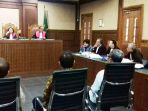 pegawai-pt-technofo-melati-indonesia-m-adami-okta_20170324_190959.jpg