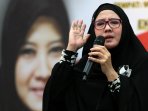 peggy-melati-sukma-berikan-inspirasi-bagi-calon-jemaah-haji_20150811_215602.jpg