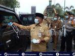 pejabat-di-kampar-bagi-bagi-masker-setelah-kabut-asap-menyerang-daerah-tersebut.jpg