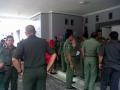pejabat-pemprov-riau-antre-jenguk-rusli-zainal-di-rutan-kulim.jpg