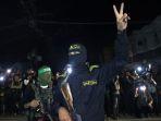 pejuang-hamas-dan-jihad-islam-berfoto-setelah-menyerahkan-sandera-di-rafah.jpg
