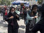 pejuang-taliban-memukuli-pengunjuk-rasa-wanita.jpg
