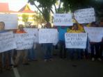pekerja-kebersihan-unjuk-rasa_20160609_092730.jpg