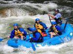 pekerjaan-menyenangkan-dengan-bayaran-besar-pemandu-rafting.jpg