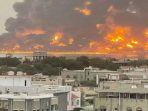 pelabuhan-hodeidah-di-yaman-terbakar-r03j093j4tg90.jpg