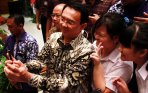 pelajar-berebut-selfie-bersama-ahok_20141218_165925.jpg