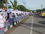 pelajar-di-kota-sorong-menanti-kedatangan-jokowi_1.jpg