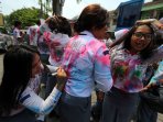 pelajar-melakukan-aksi-corat-coret-baju-seragam-di-medan_20160407_020159.jpg