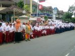 pelajar-menanti-jokowi_20170109_113810.jpg