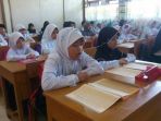 pelajar-sd-belajar-kitab-kuning_20170512_193734.jpg