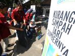 pelajar-smpn-7-bandung-pungut-sampah-di-cfd-dago_20191013_201418.jpg
