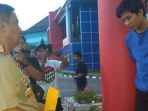 pelaku-begal-febri-baju-biru-saat-ditanyai-kapolresta-palemba_20171005_103630.jpg
