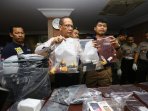 pelaku-bom-alam-sutra-berhasil-ditangkap-densus-88-mabes-polri_20151030_140406.jpg