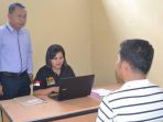 pelaku-lh-ketika-diamankan-unti-ppa-polres-muba_20170927_100848.jpg
