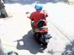 pelaku-pelecehan-seksual-begal-payudara-terekam-cctv-di-jalan-desa-panjunan-rt-3-rw-1-pati.jpg