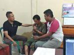 pelaku-pembunuhan-anak-kandung-solihin-ketika-diamankan-di-mapolsek-keluang.jpg