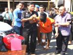 pelaku-pembunuhan-mahasiswa-kedoteran-kediri_20150919_191503.jpg