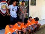 pelaku-pemerasan_20160807_111801.jpg