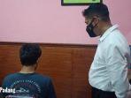 pelaku-pencabulan-anak-di-bawah-umur-saat-ditanyai-kasat-reskrim-polresta-padang.jpg
