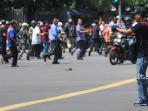 pelaku-penembakan-dan-peledakan-di-kawasan-sarinah-2_20160114_181505.jpg