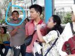 pelaku-yang-memakai-baju-abu-abu-melakukan-pemukulan.jpg