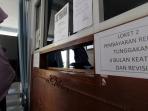 pelanggan-pdam-tengah-membayar-tagihan_20161005_082510.jpg