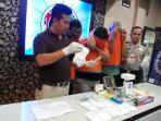 pelanggan-sabu-sbya_20150114_175503.jpg