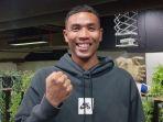 pelari-100-meter-indonesia-lalu-muhammad-zohri-saat-diwawancarai-di-royal-sports.jpg