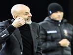 pelatih-ac-milan-italia-stefano-pioli-kepada-para-pemain-ac-milan.jpg