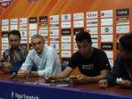 pelatih-arema-fc-milomir-seslija-bersama-hamka-hamzah.jpg