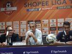 pelatih-arema-fc-milomir-seslija-dalam-sesi-konferensi-pers.jpg